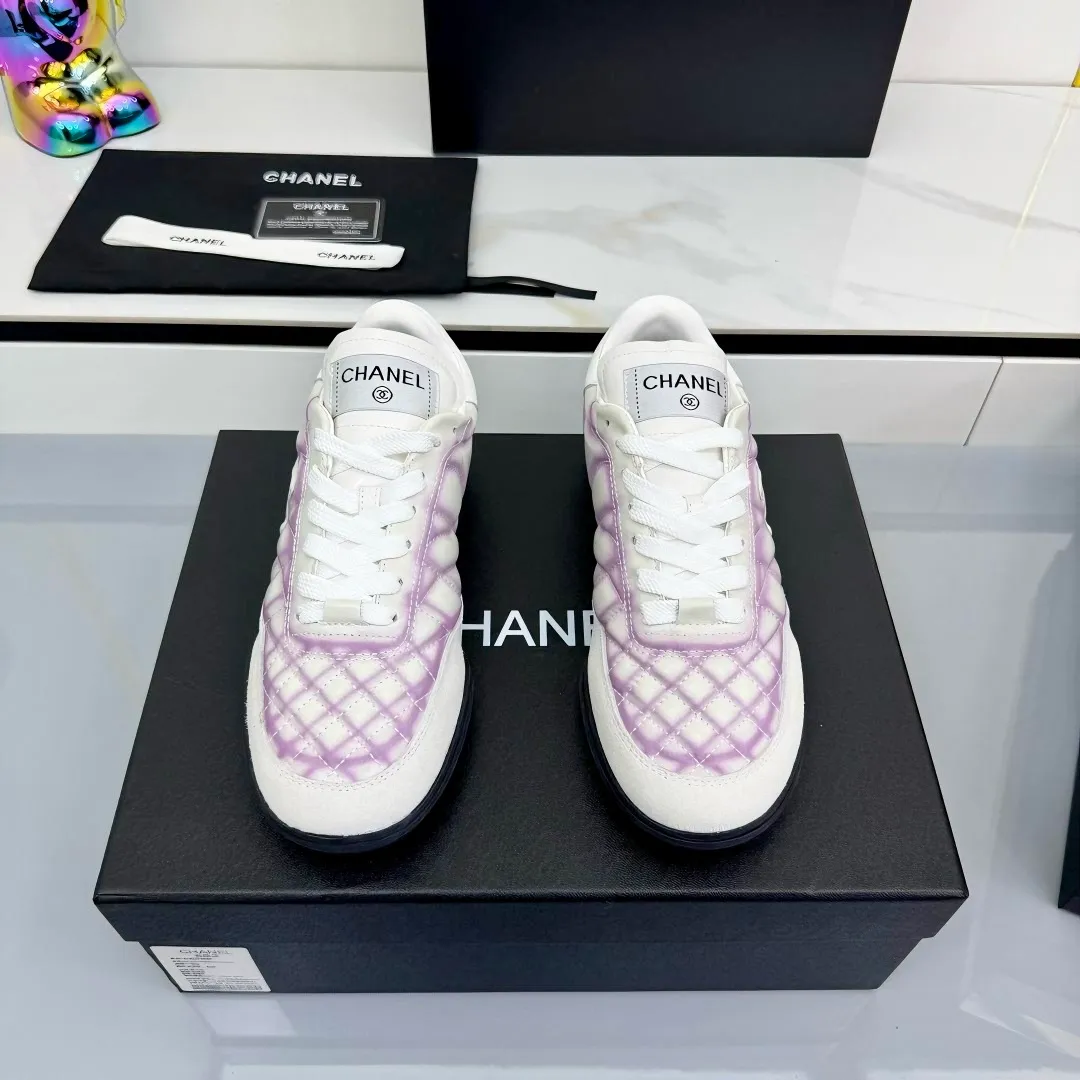 👟👟Ex-factory price 640👟👟 Top version Chanel Chanel - 2025 counter top casual sports shoes This sneaker is a classic design; the upper is electro-embroidered with a variety of techniques; the outsole is fashionable and sporty; it is unusual to incorporate a variety of color matching elements... The diversified mix and match is very beautiful and versatile, and can be used for leisure, fashion, sports and outdoor... ꫛꫀꪝ Go➫ Material: ❶The upper is made of: original cowhide ❷The inner lining is made of: original imported sheepskin ❸The outsole is based on: original TPU combination outsole Full set of boutique packaging for women 35–41 👉